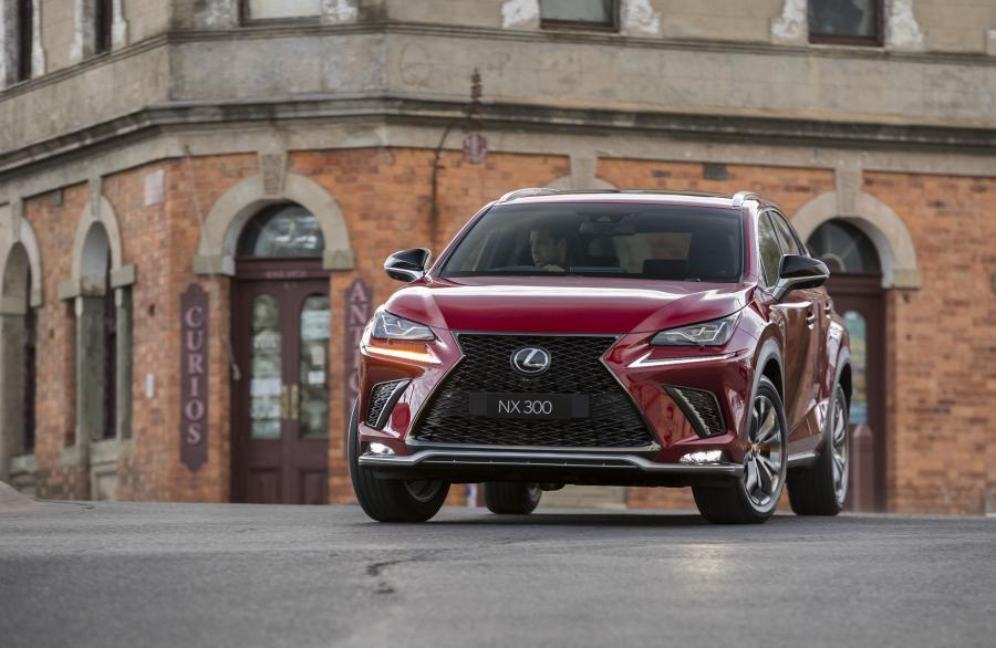  Lexus NX300 F-Sport 2017 года  (AU) (фото 7 из 19)